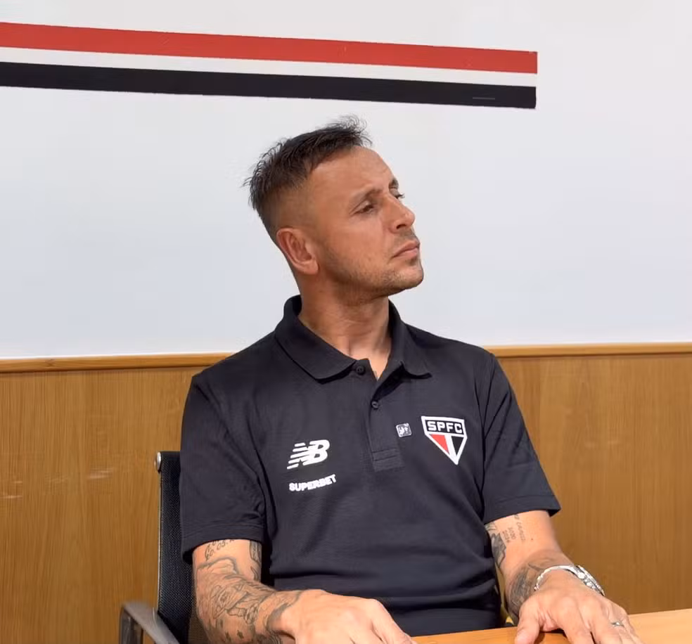 Calleri, atraso nos salários, saídas e reforços: Rafinha planeja futuro do SP