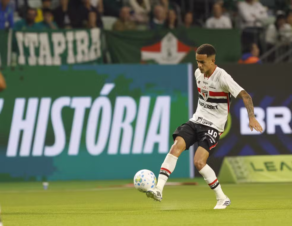 Djhordney aproveita chance contra o Palmeiras e vira opção