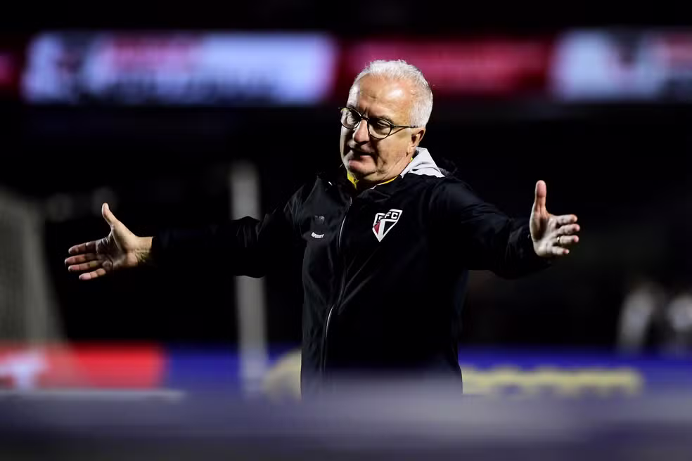 Dorival lamenta declaração que levou a protesto da torcida do São Paulo